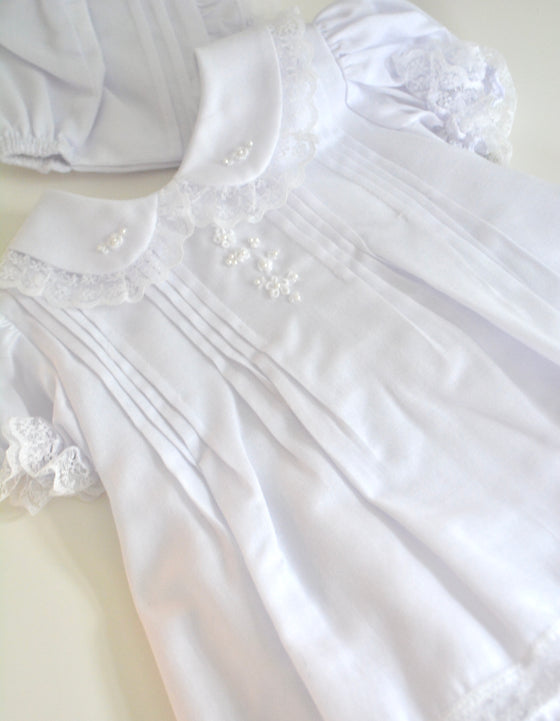 White Floral & Lace Embellishment Dress w. Bonnet
